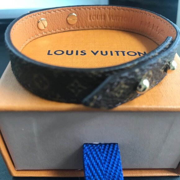 LV bracelet with a logo pendant, excellent condition - Picture 1 of 4